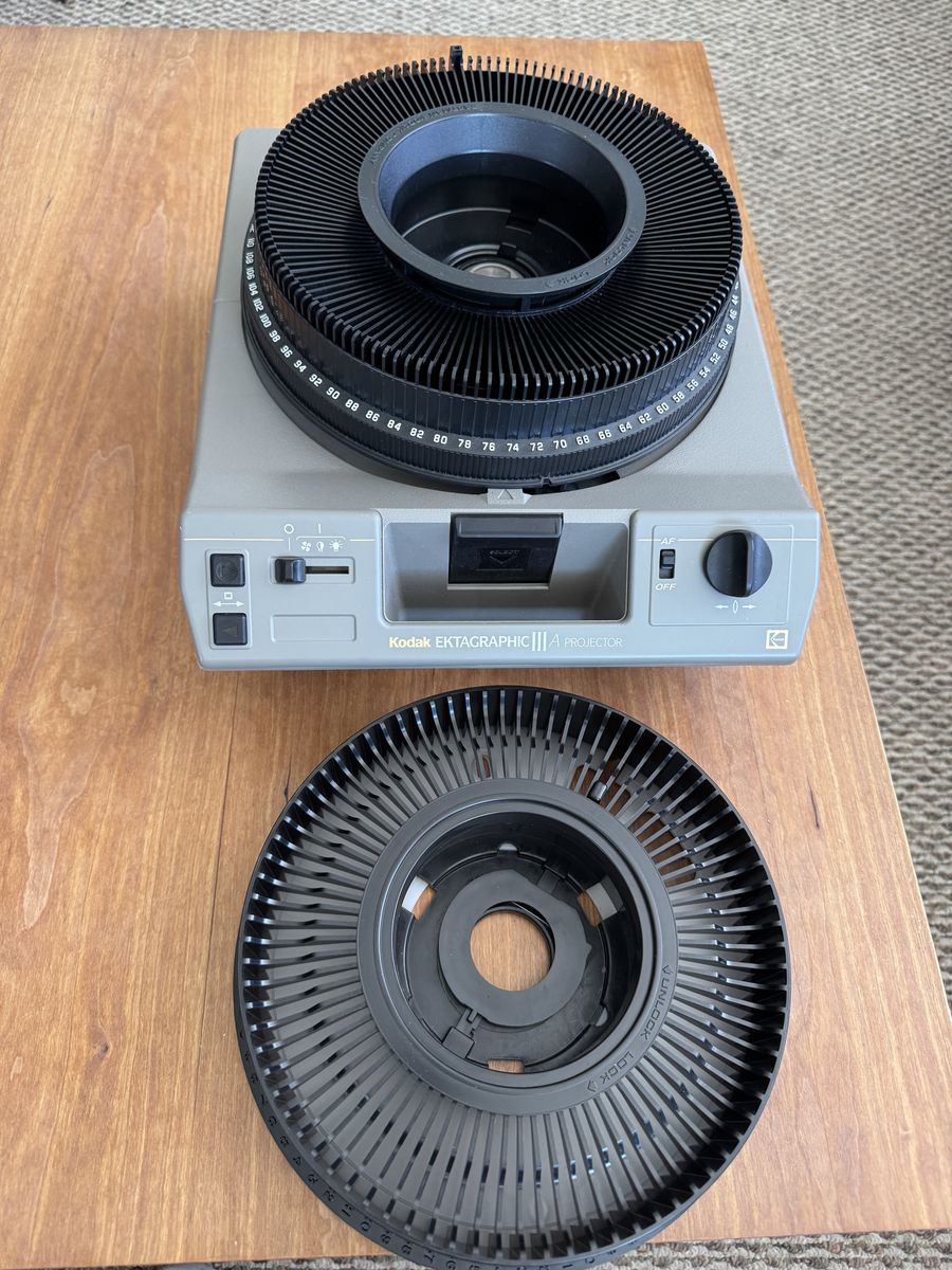 Kodak Ektagraphic III slide projector and screen