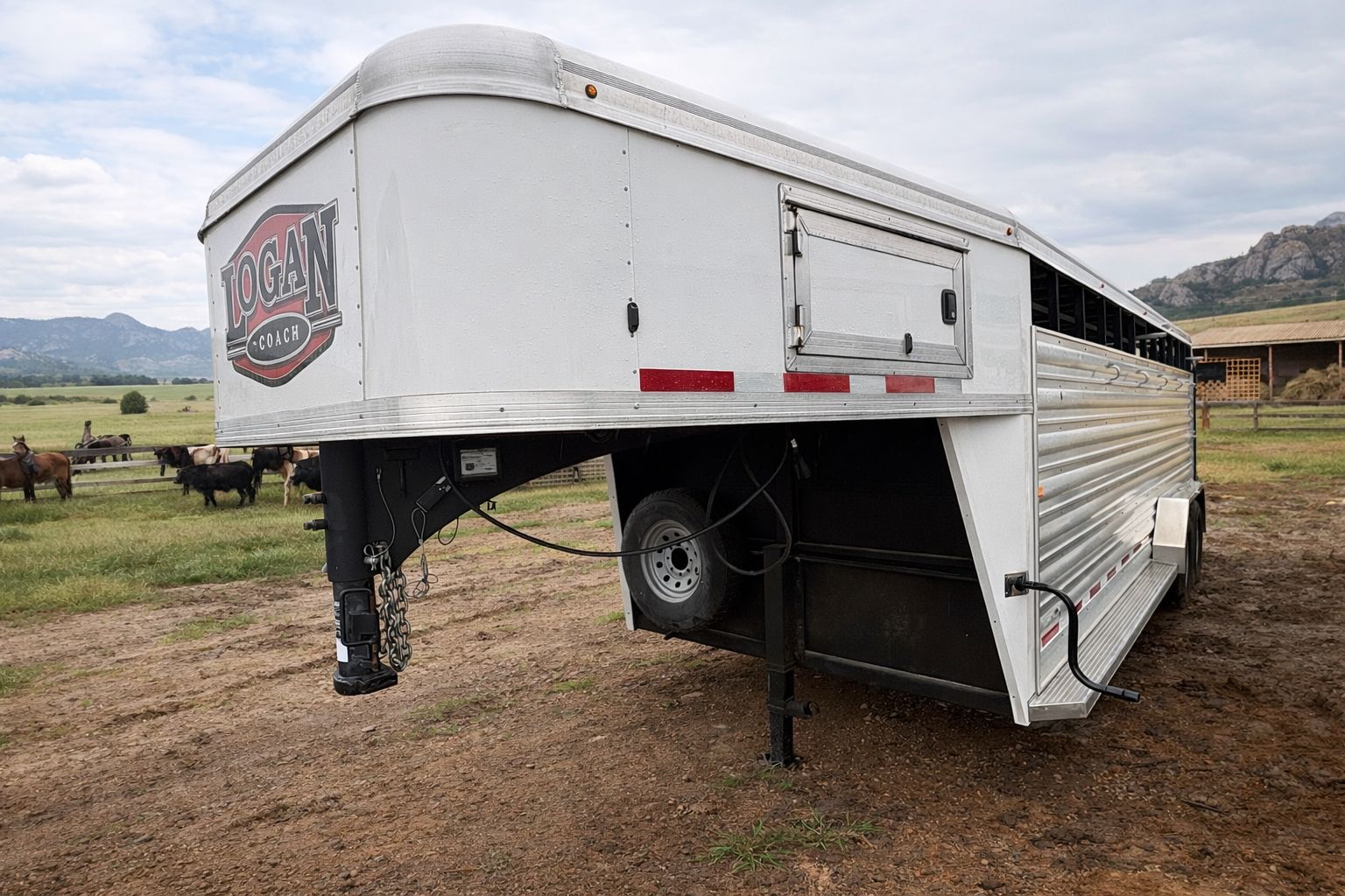 2024 Logan Coach 20' Cattleman Stock