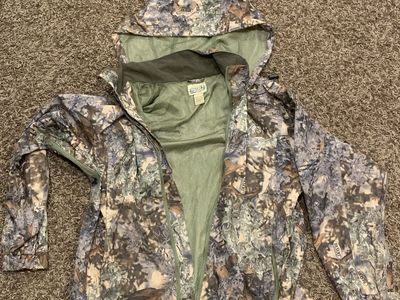 Outfitters Choice in Kings desert shadow camo rain jacket in size Small