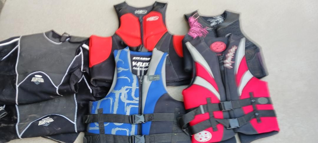 Life jackets & Wet suits