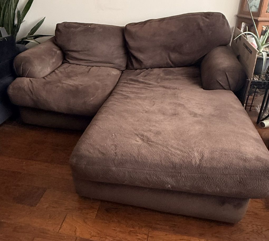 Comfy Couch need Gone By EOD