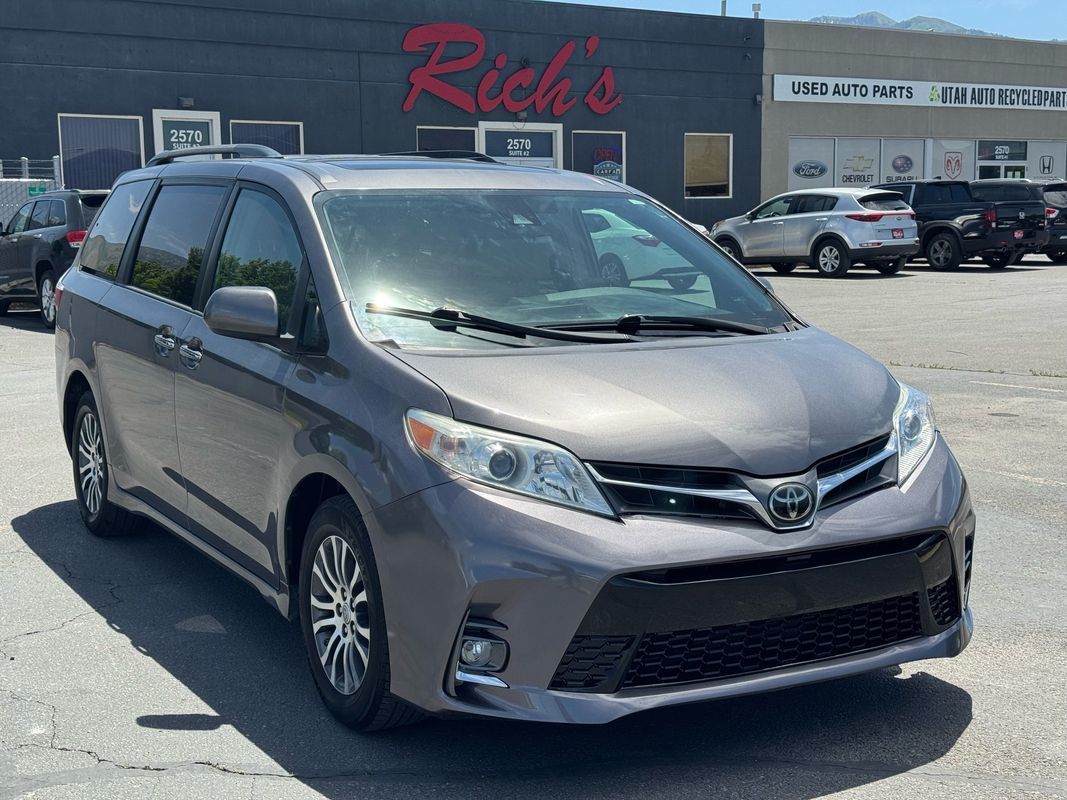 2018 Toyota Sienna XLE 7 Passenger