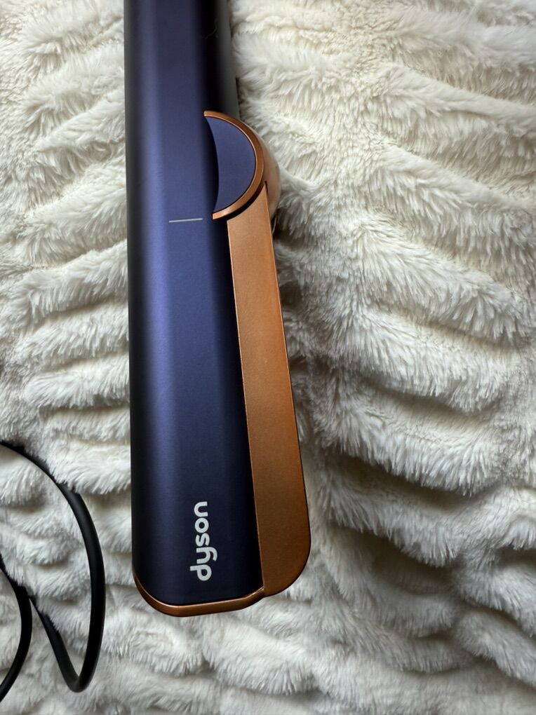 Dyson Airstrait