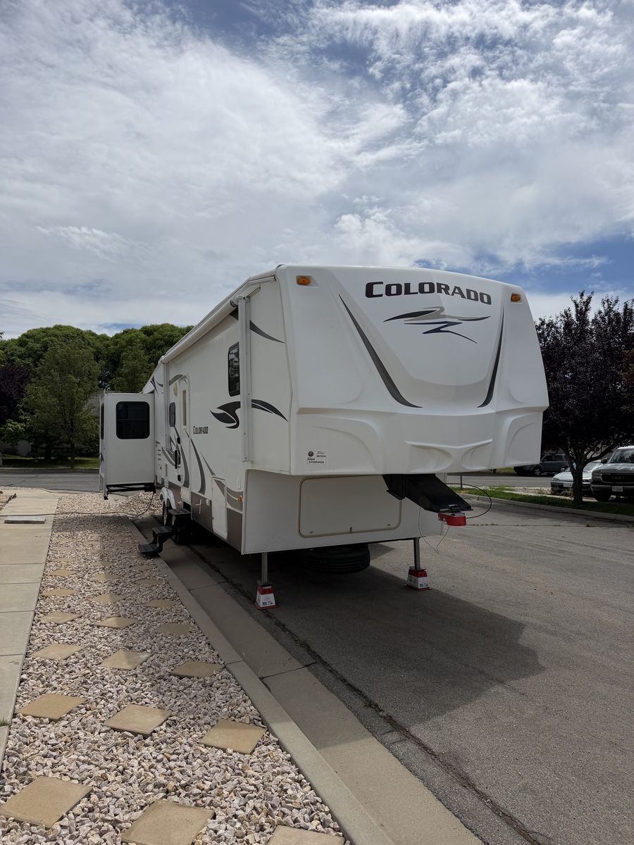 2009 Dutchman Colorado 32QB Fifth Wheel