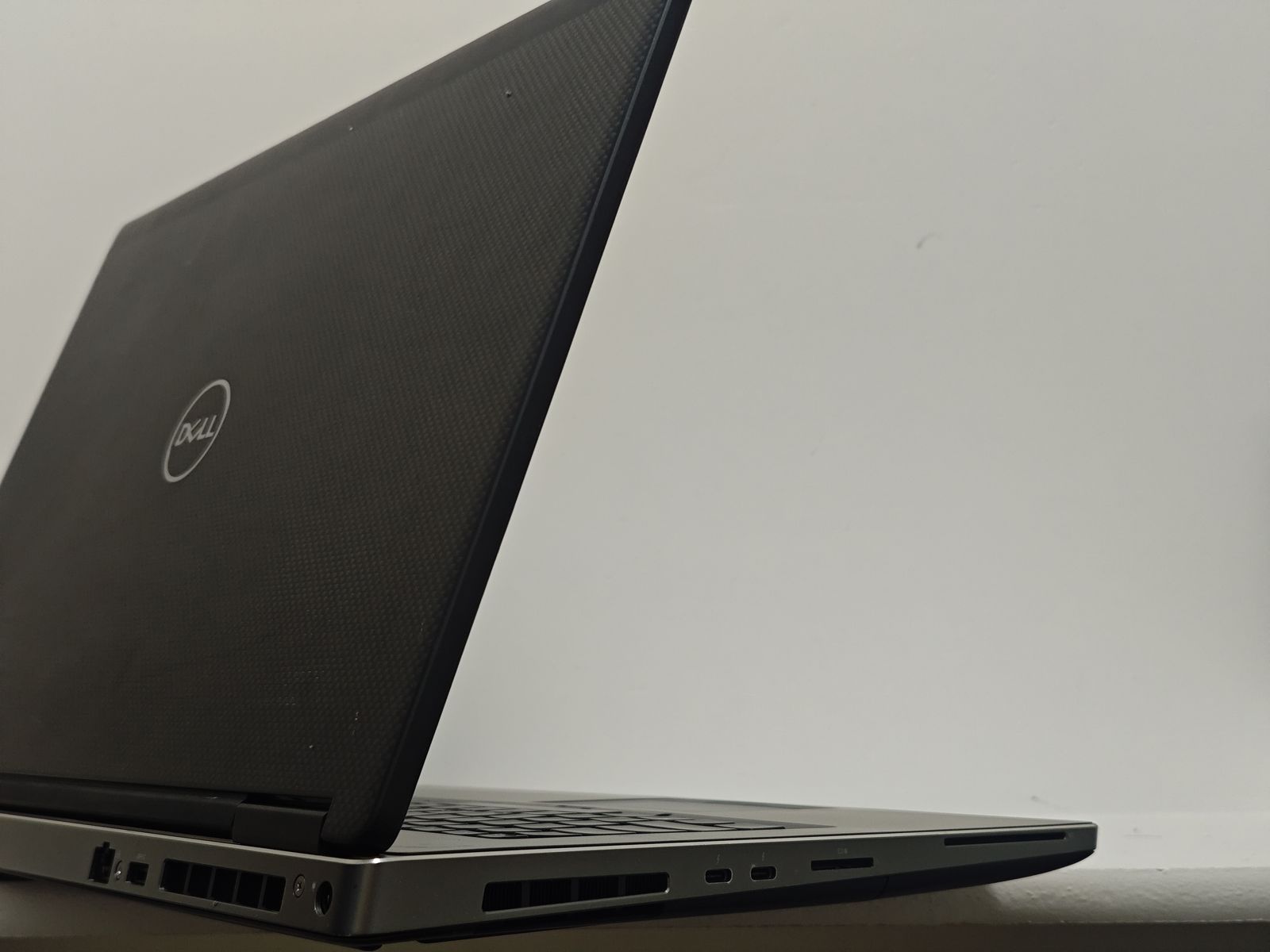 Dell Precision 7730 | i7-8850H | 32G/16G+512G/256G | Quadro P4200 8GB | Office 2024 | Excellent