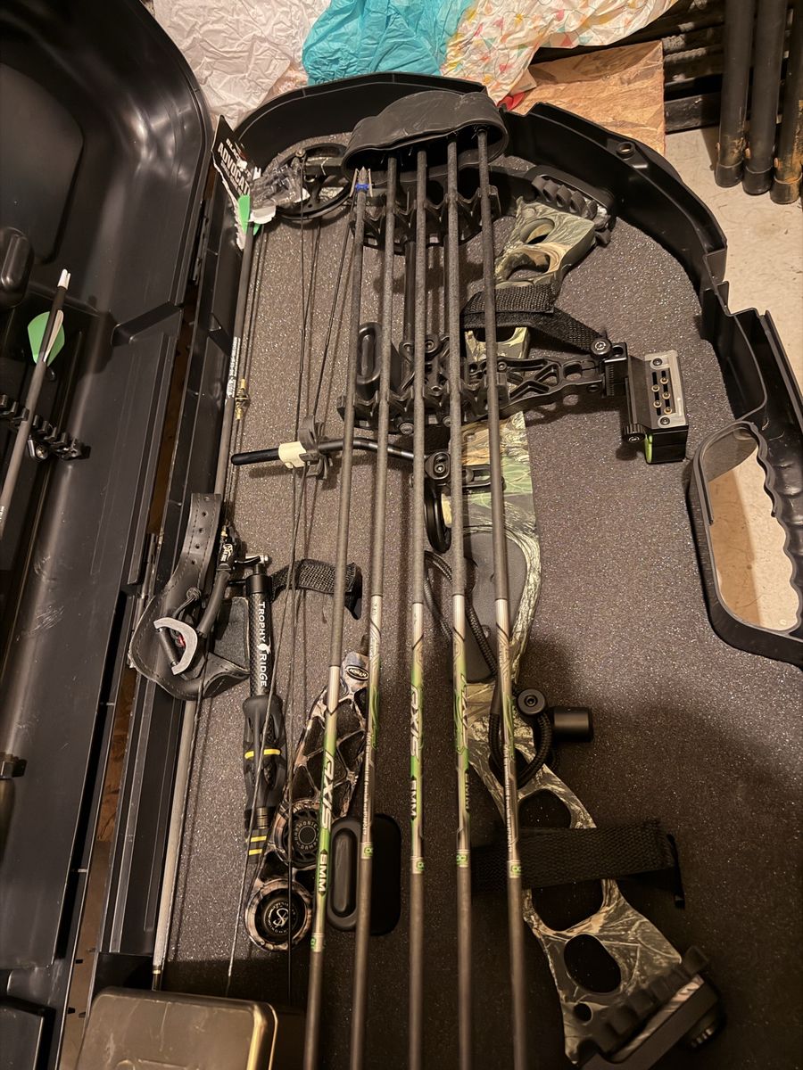 PSE Brute Camo Compound Bow with Case and Arrows - Ready to Hunt