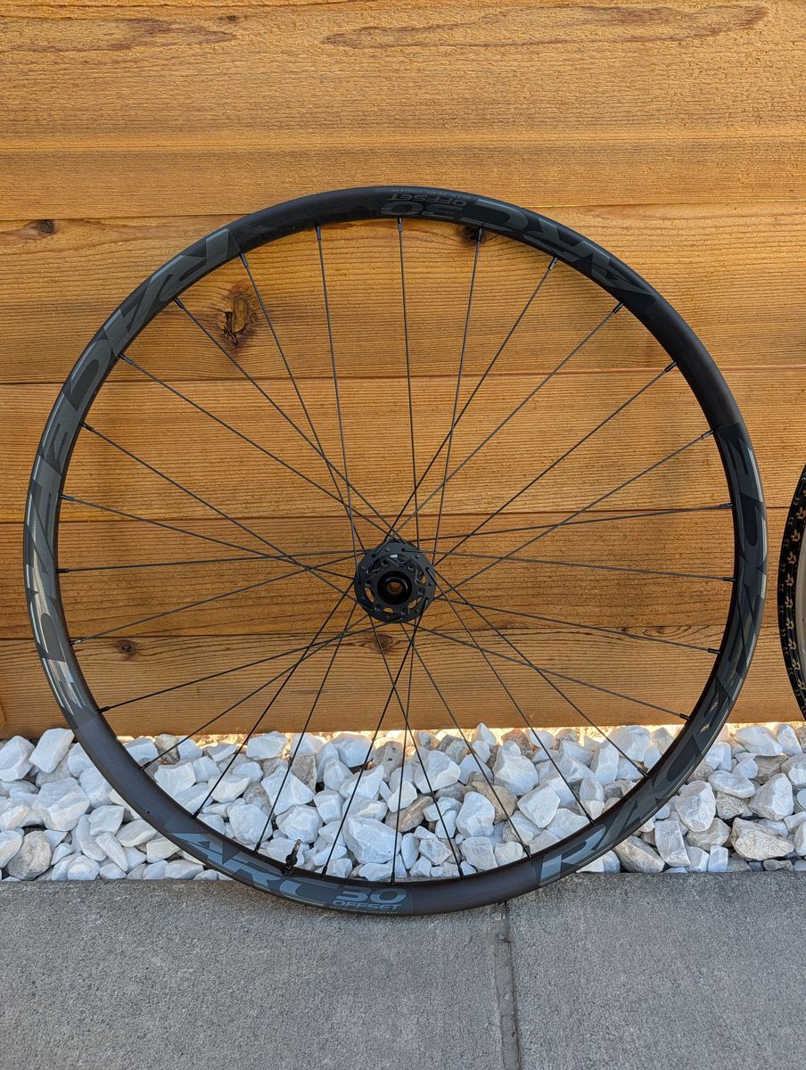 New Race Face Arc 30 Offset Alloy Mullet Wheelset