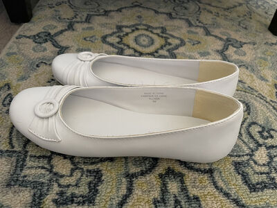 Tender Tootsies (White dress flats) Size 8 M