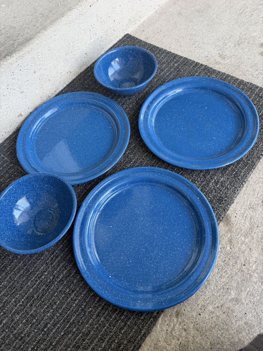 Blue Speckled Enamelware Camping Dishware Set - 3 Plates & 2 Bowls