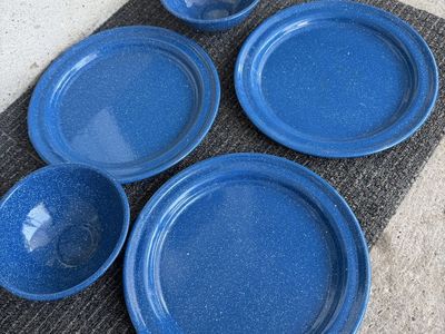 Blue Speckled Enamelware Camping Dishware Set - 3 Plates & 2 Bowls