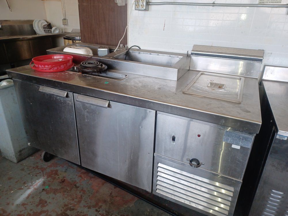 refrigerator/prep table