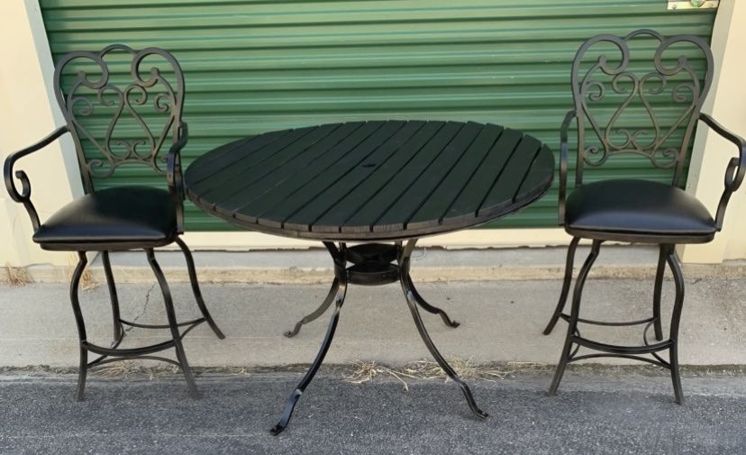 Beautiful Wrought Iron Patio Set 
