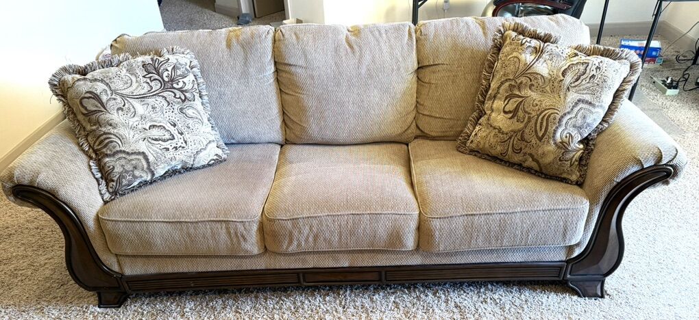Luxury 3-seat Sofa with Decorative Pillows