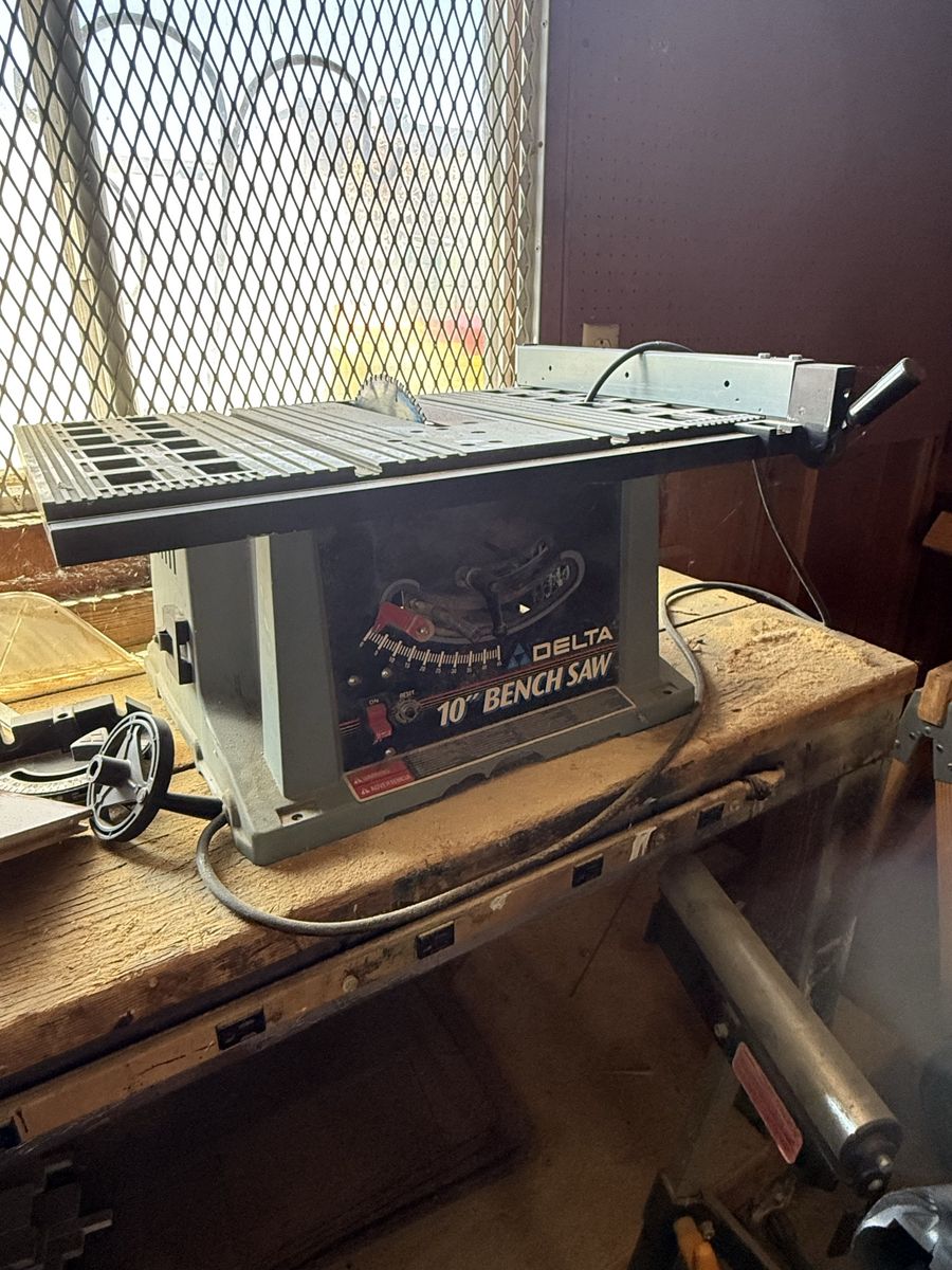 Delta 10" Bench Saw