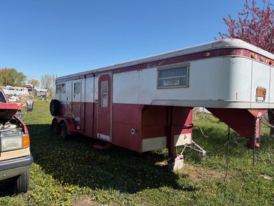 2 horse 5th wheel trailer with sleeper