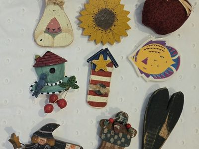 Lot of 9 Vintage Festive Assorted-Holiday Wooden Ceramic Fabric Pins Preowned