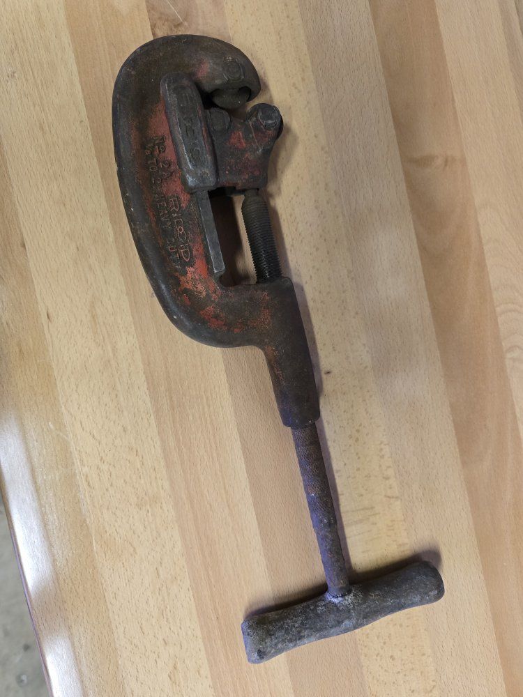 Heavy duty Ridgid pipe cutter