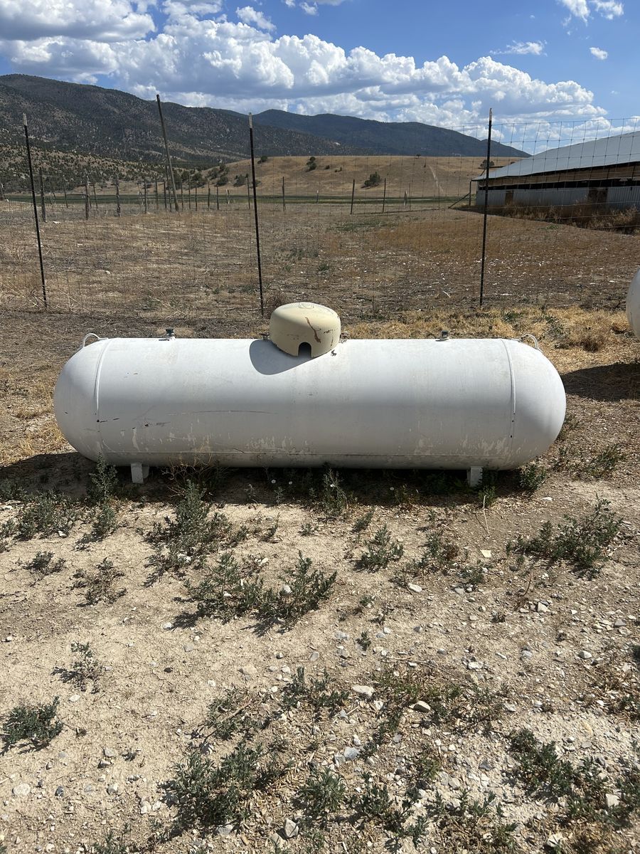 325 gallon propane tank