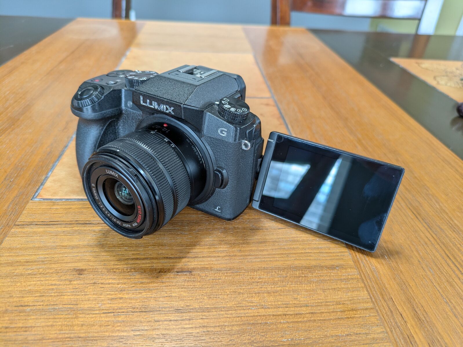 Panasonic Lumix G7 mirrorless camera + 14-42mm lens