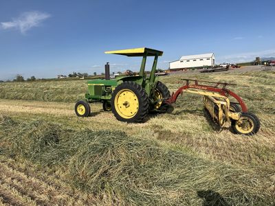 New Holland 258 hay rake