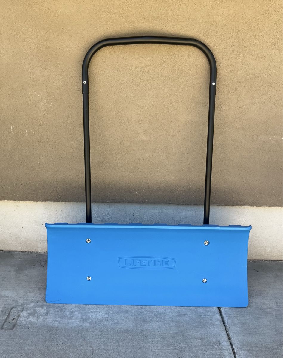 Lifetime snow shovel
