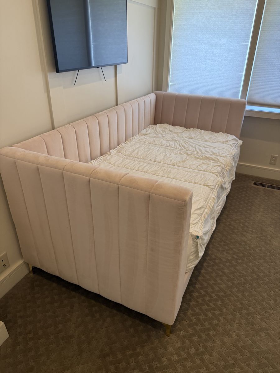 Pink Day bed