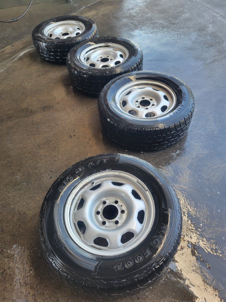 Used Tires and Wheels 265/65R17