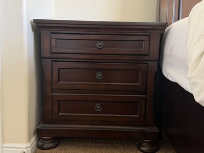 Bedroom furniture set