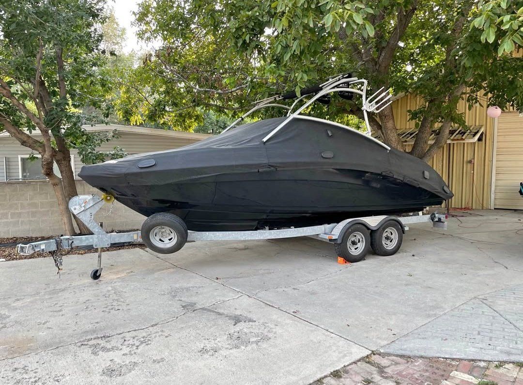 Yamaha AR240 High Performance Boat with Trailer, White & Grey Interior
