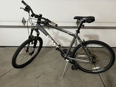 Mountain Bike - GIANT Revel 2