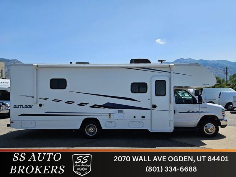 2019 Winnebago Outlook