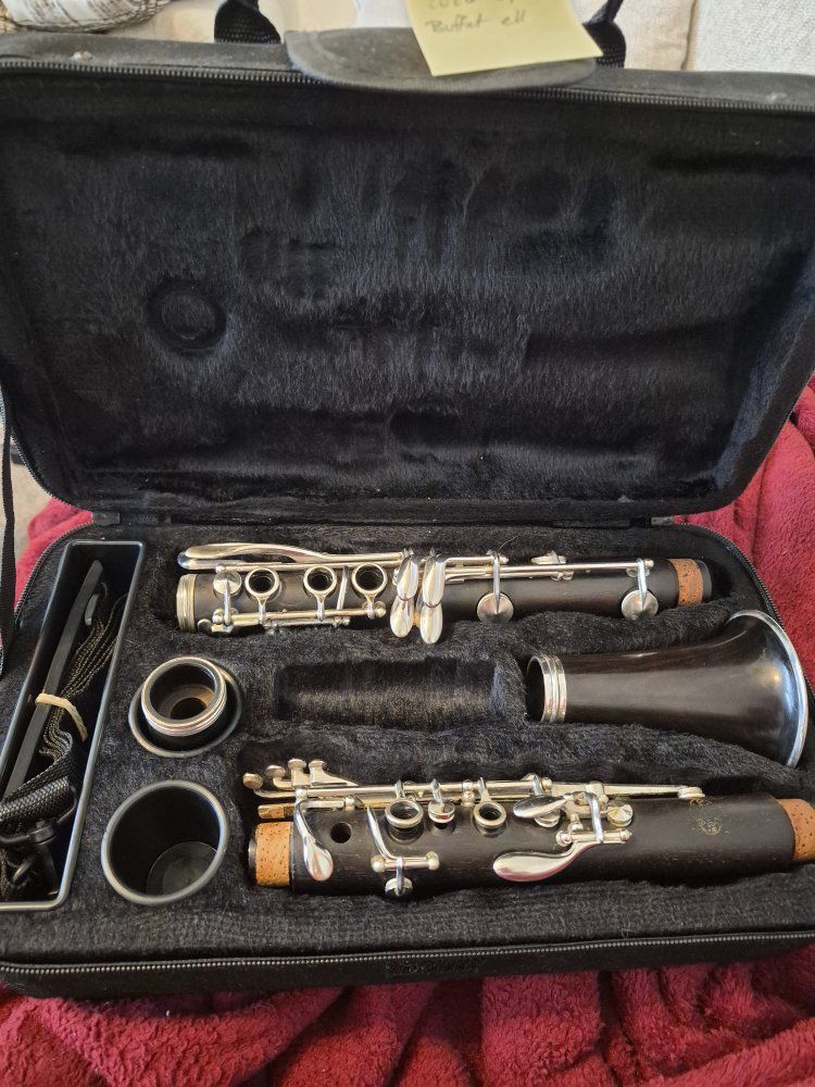 Buffet e11 Intermediate Wood Clarinet with Warranty 