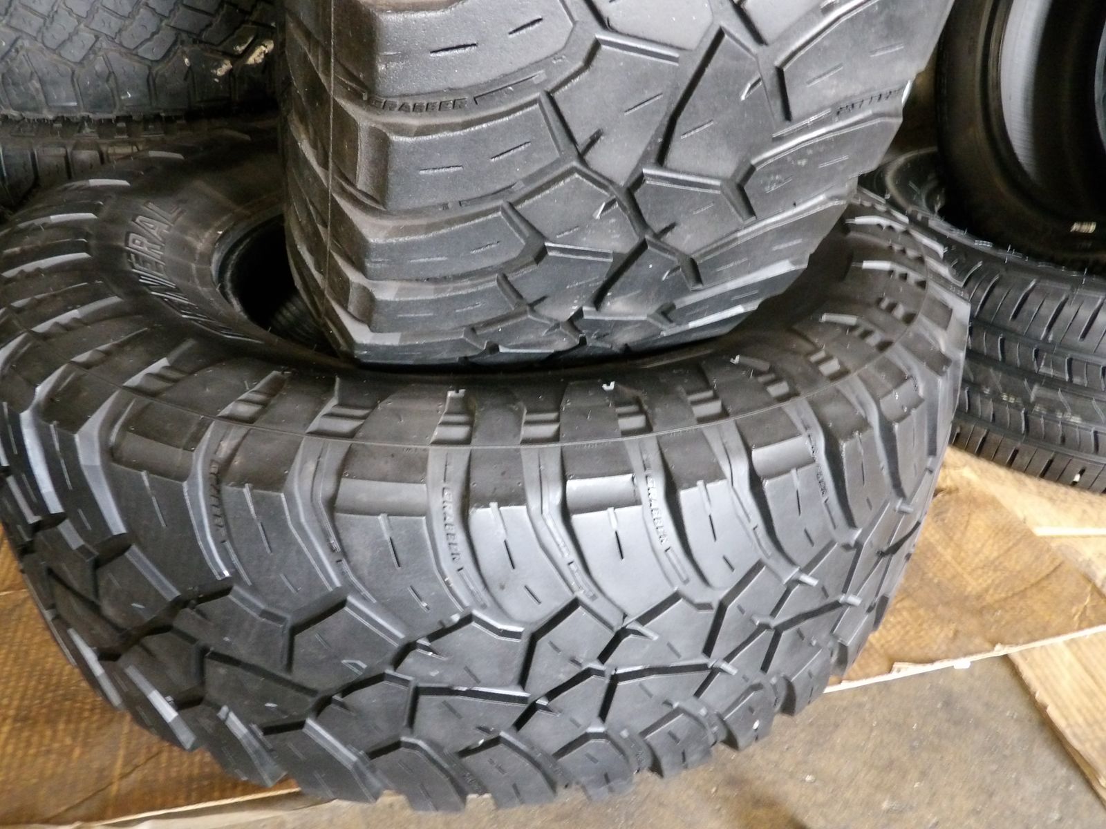 35X12.50R17 GENERAL GRABBER X3 PAIR OF TWO USED TIRES 