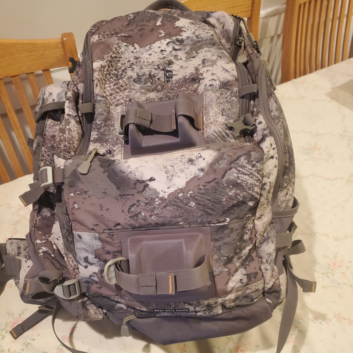 Cabela's Bow and Rifle 2500 V2 Pack