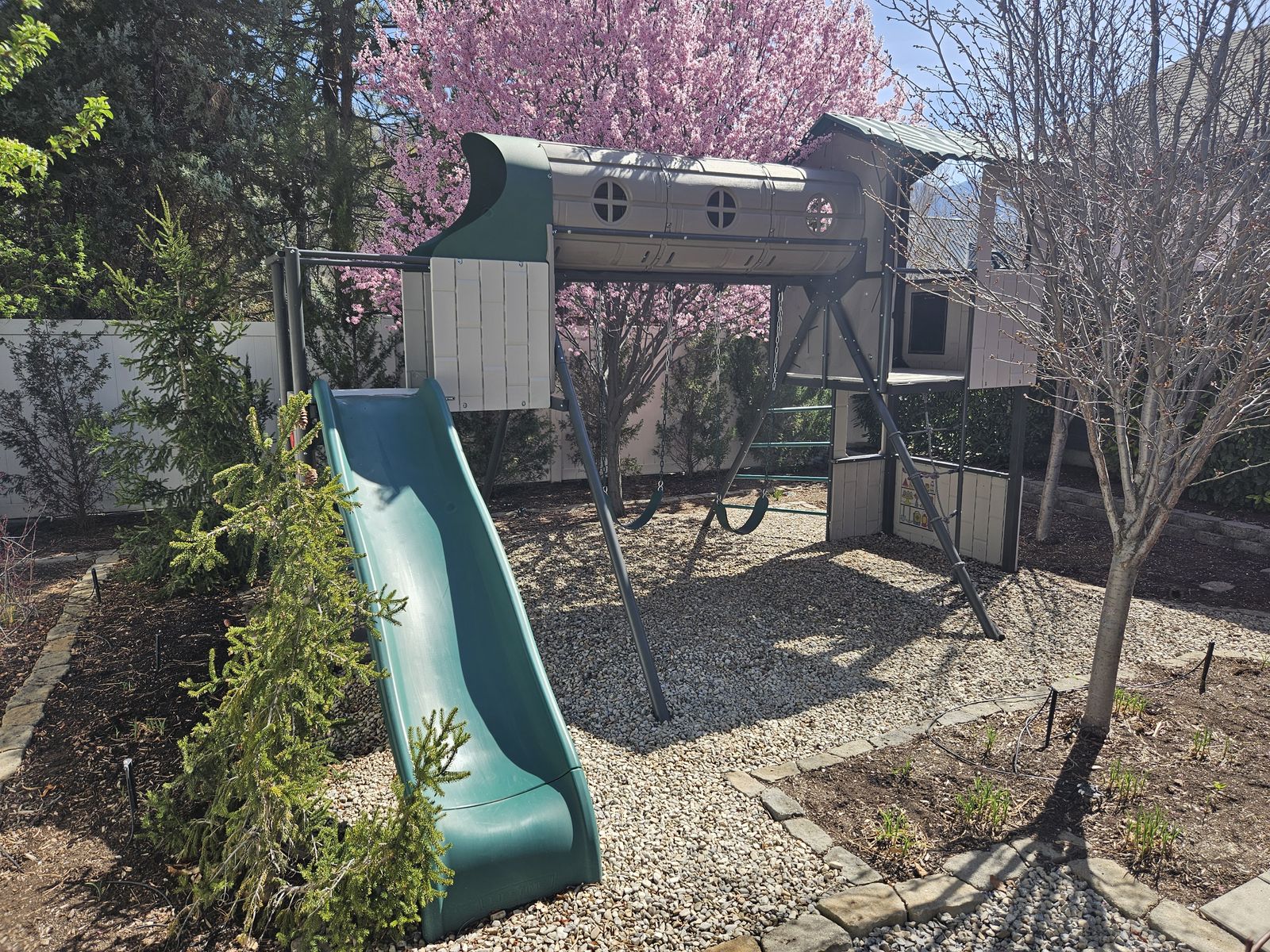 LIFETIME ADVENTURE TUNNEL SWING SET