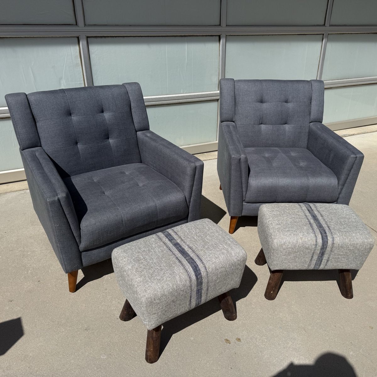 Accent chairs with foot rests