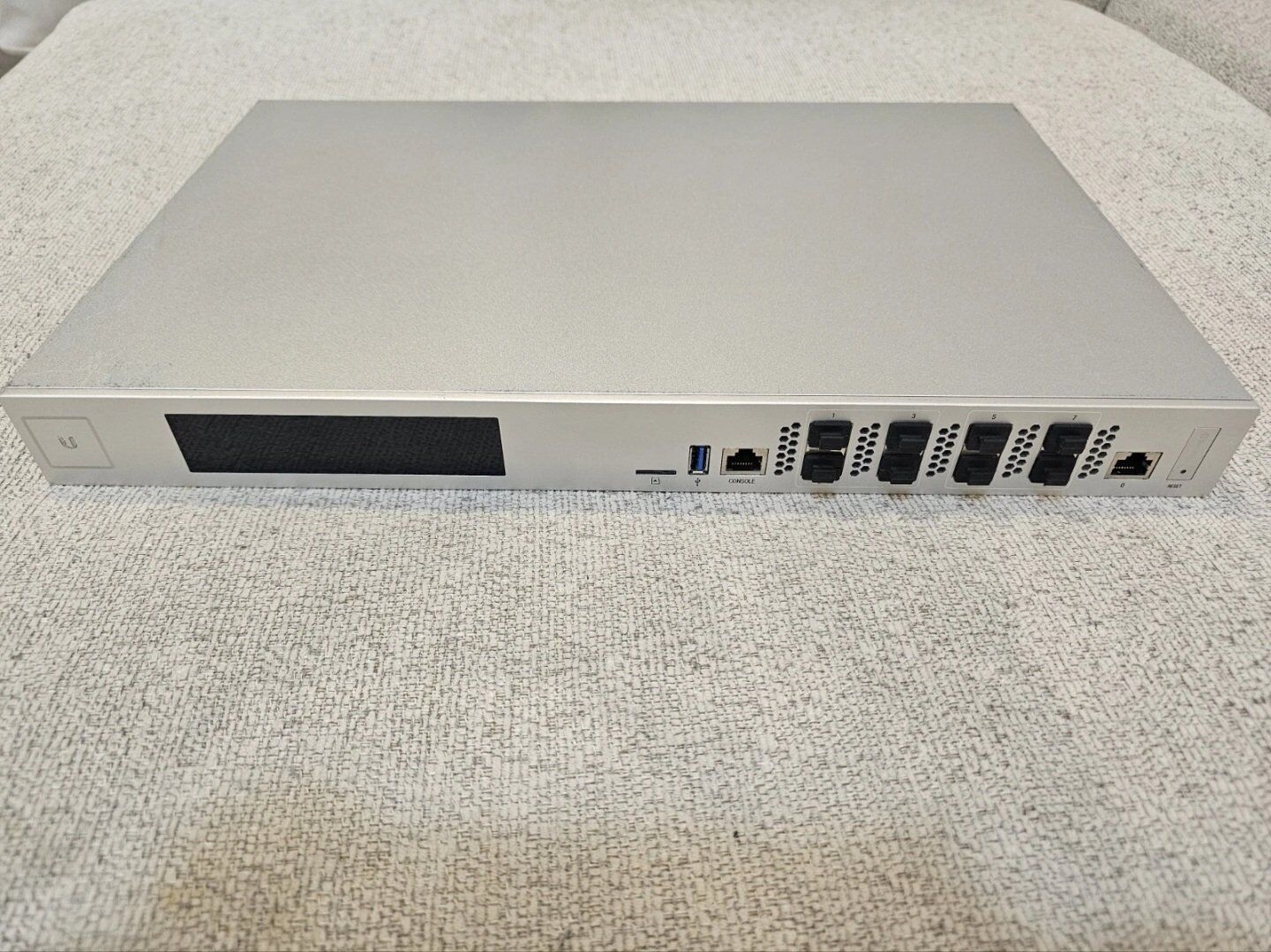 (used) Ubiquiti UniFi Security Gateway XG-8 Router