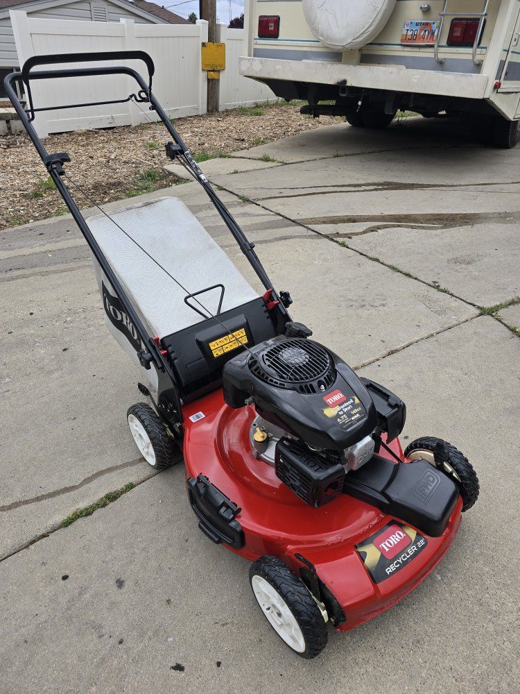 Toro 22" recycler self propelled lawn mower