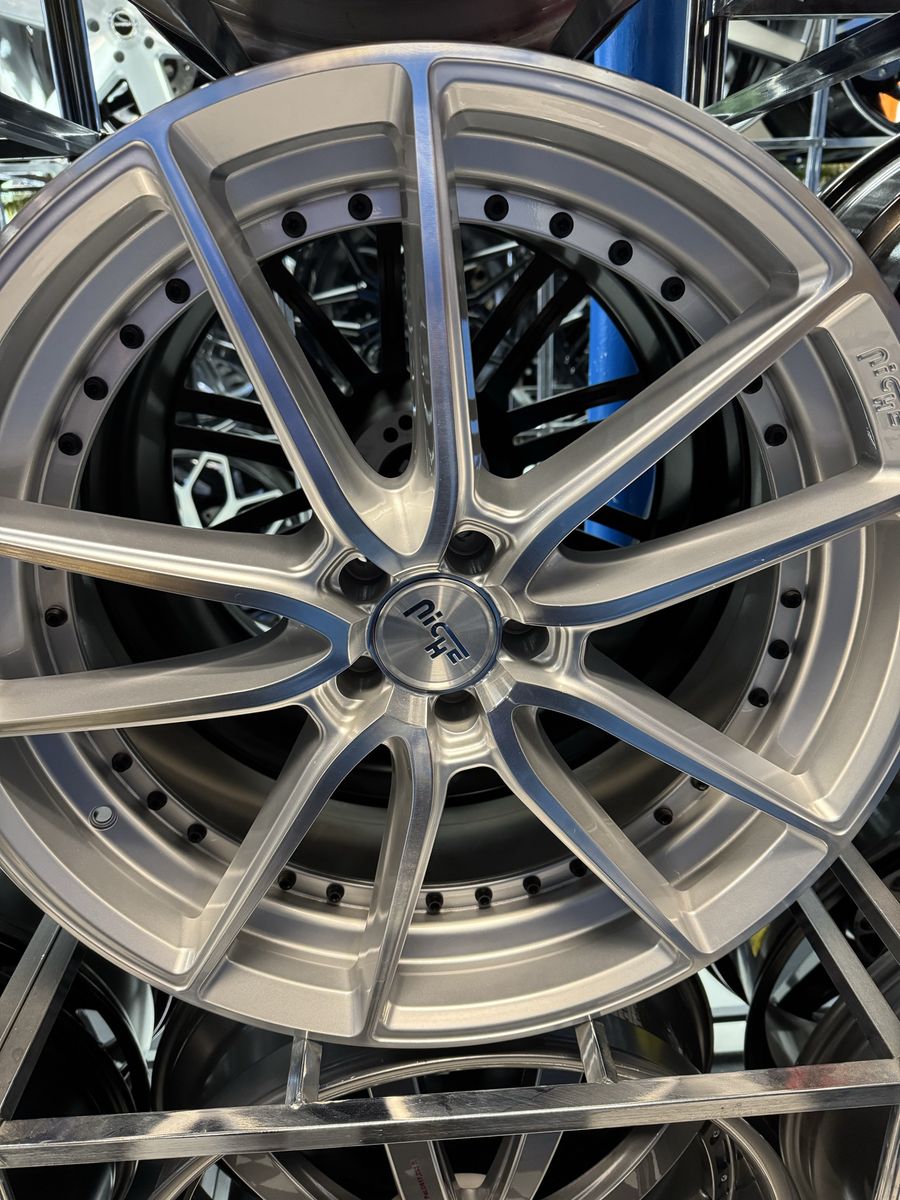 Brand new set of 4 wheels NICHE DFS 22x9 GLOSS SILVER MACHINE LUG PATTERN 5X112 OFFSET 38MM