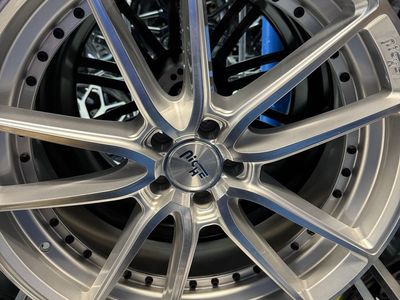 Brand new set of 4 wheels NICHE DFS 22x9 GLOSS SILVER MACHINE LUG PATTERN 5X112 OFFSET 38MM