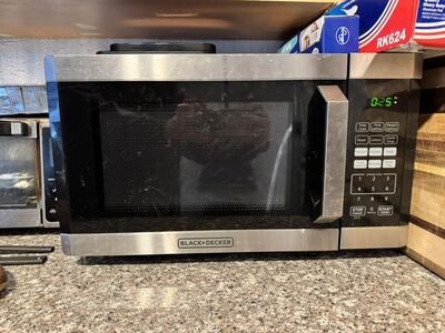 Black And Decker Microwave 900 watts .9 Cubic Feet