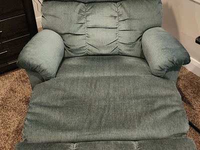 La-Z-Boy Recliner/Rocker on Swivel