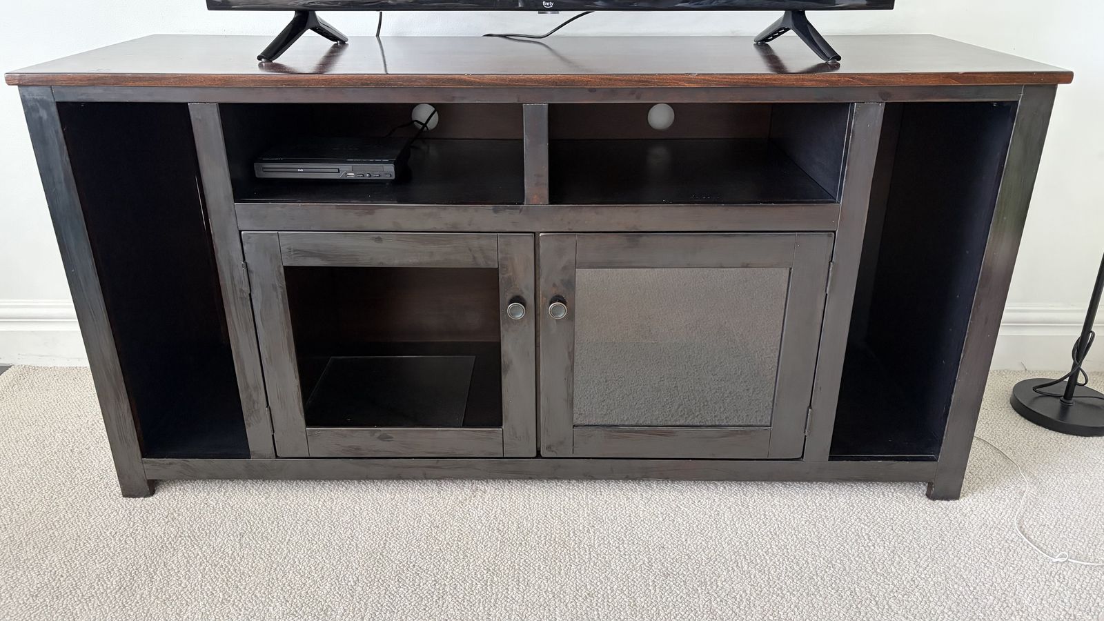 TV Stand/ Entertainment Center