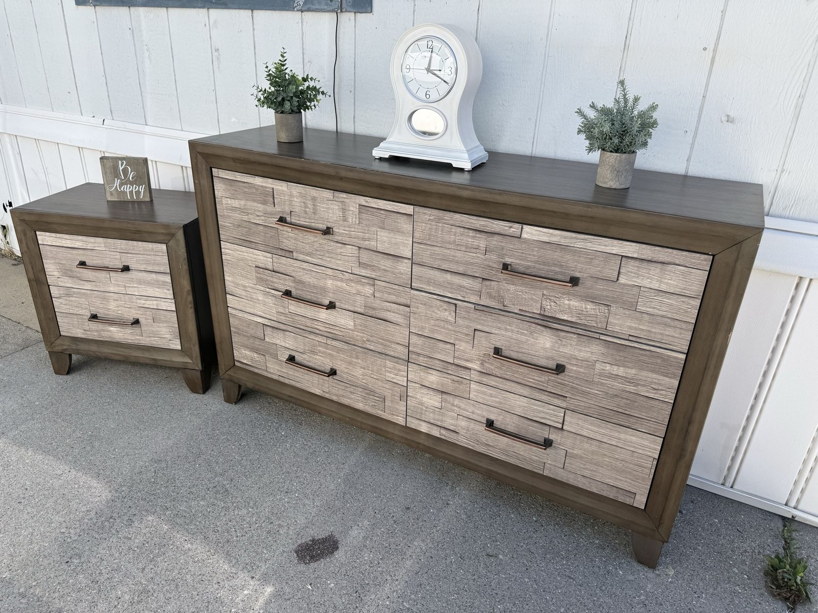 Set 2 pc dresser and nightstand