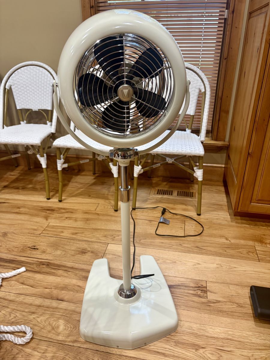 Vornado VFAN Sr. Vintage Pedestal Fan – White – Excellent Condition