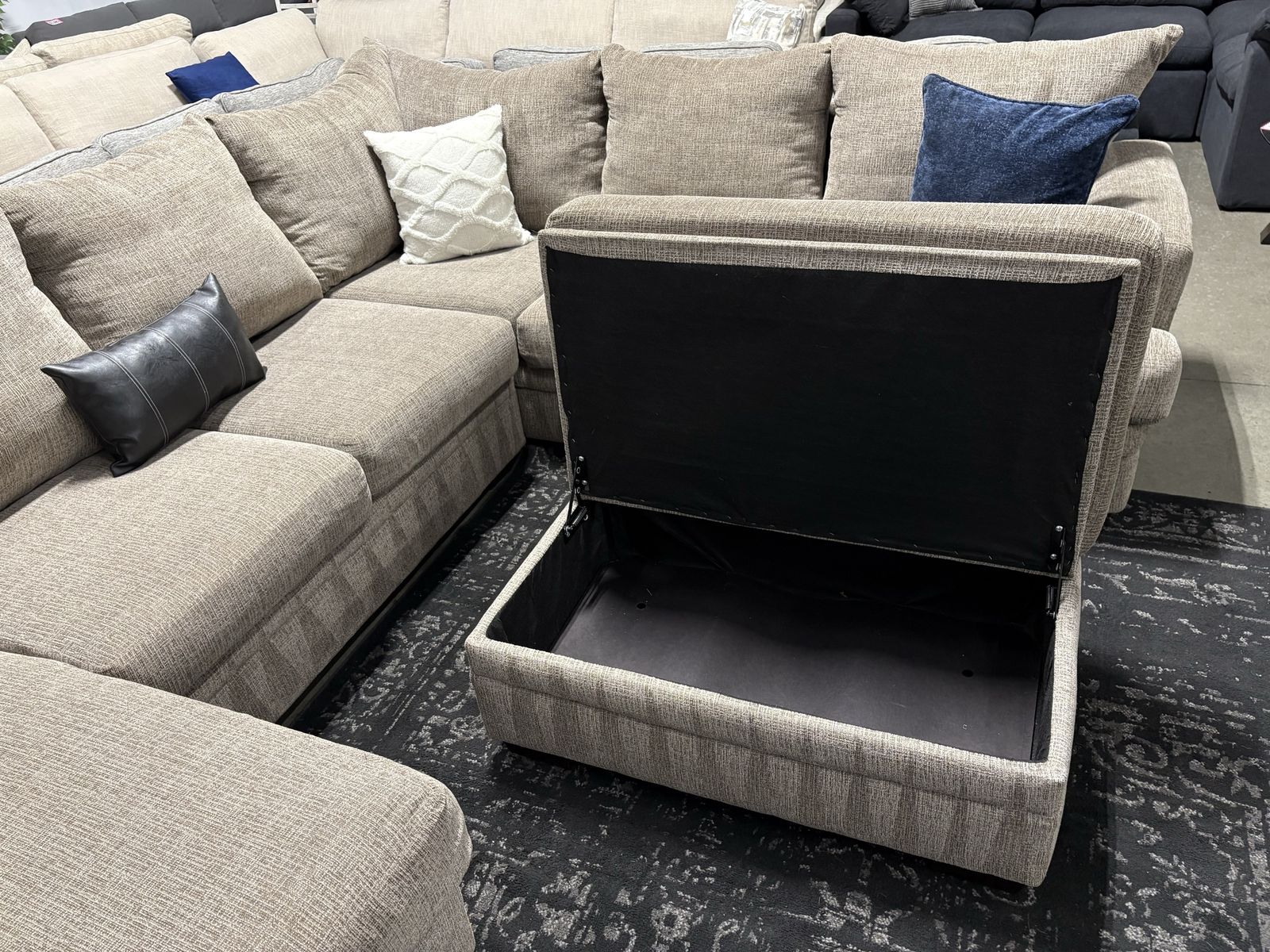 Main image 9