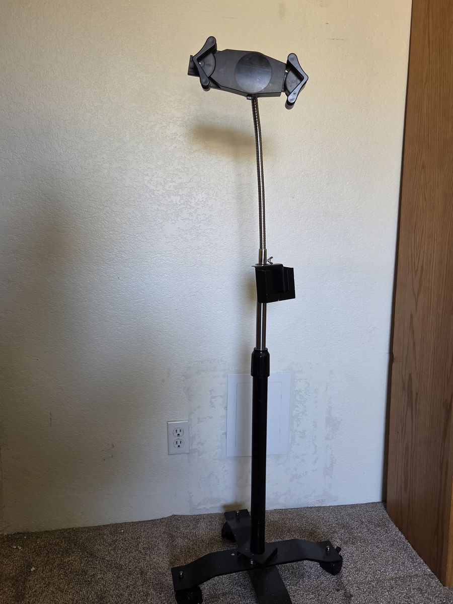Gooseneck Floor Stand – CTA’s
