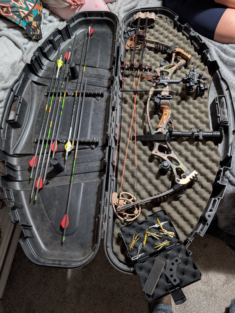 Browning Micro Midas 3 Bow Package - RH 75th Anniv. Edition w/ Case & Arrows