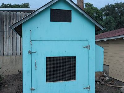 Teal Chicken Coop with Nesting Boxes & Roosting Bars - Great Backyard Addition