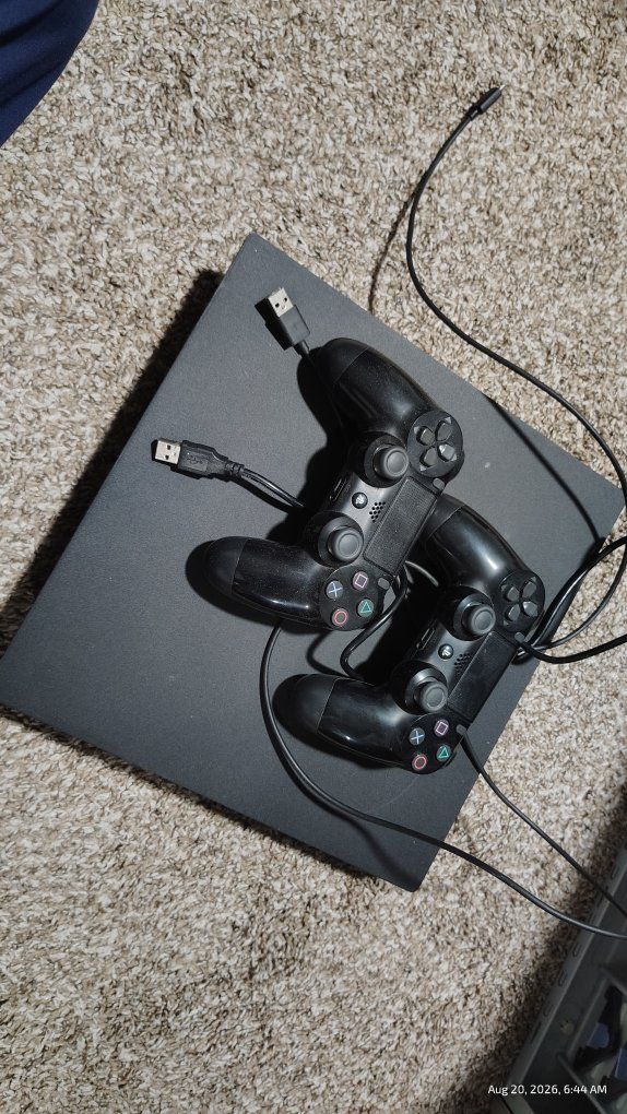 Sony PlayStation 4 Pro Console (LOOKING FOR NINTENDO SWITCH, TRADE AVAILABLE)